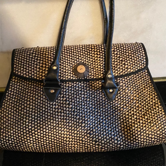 Black Straw Shoulder Bag - Picture 2 of 16